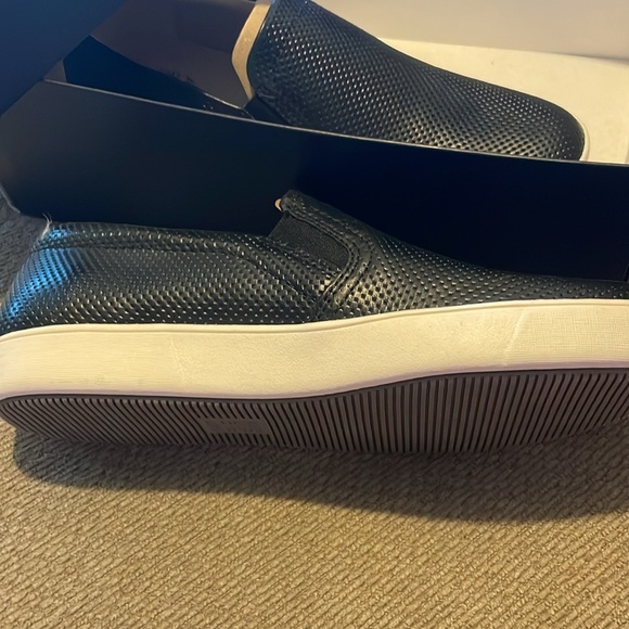 Wide Slip on shoes - Picture 3 of 4